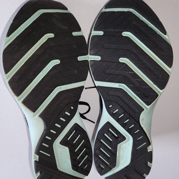 Brooks Launch 8 Running and Workout Sneakers - Picture 8 of 11